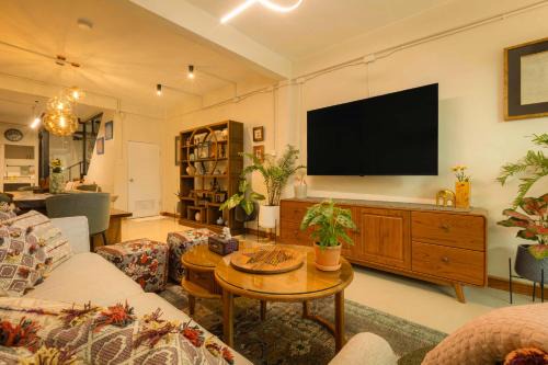 Sathorn House | Oasis Thai Teak Home in Sathorn