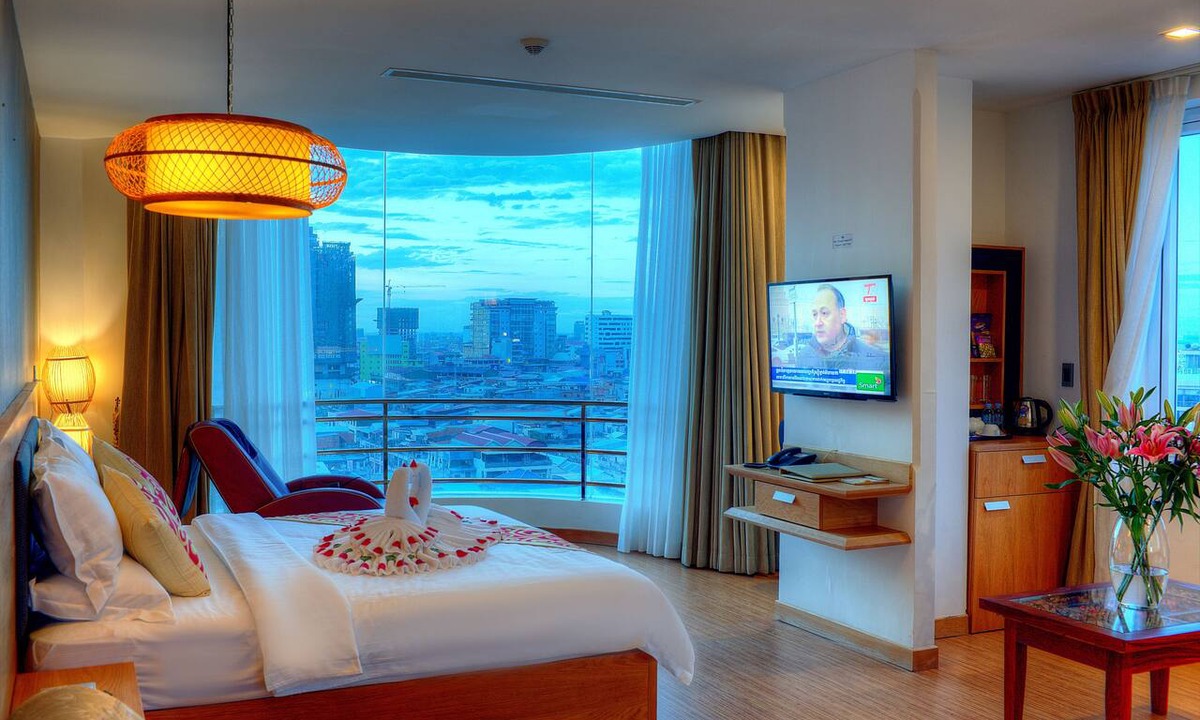 Prampir Makara Hotel | Orussey One Hotel & Apartment