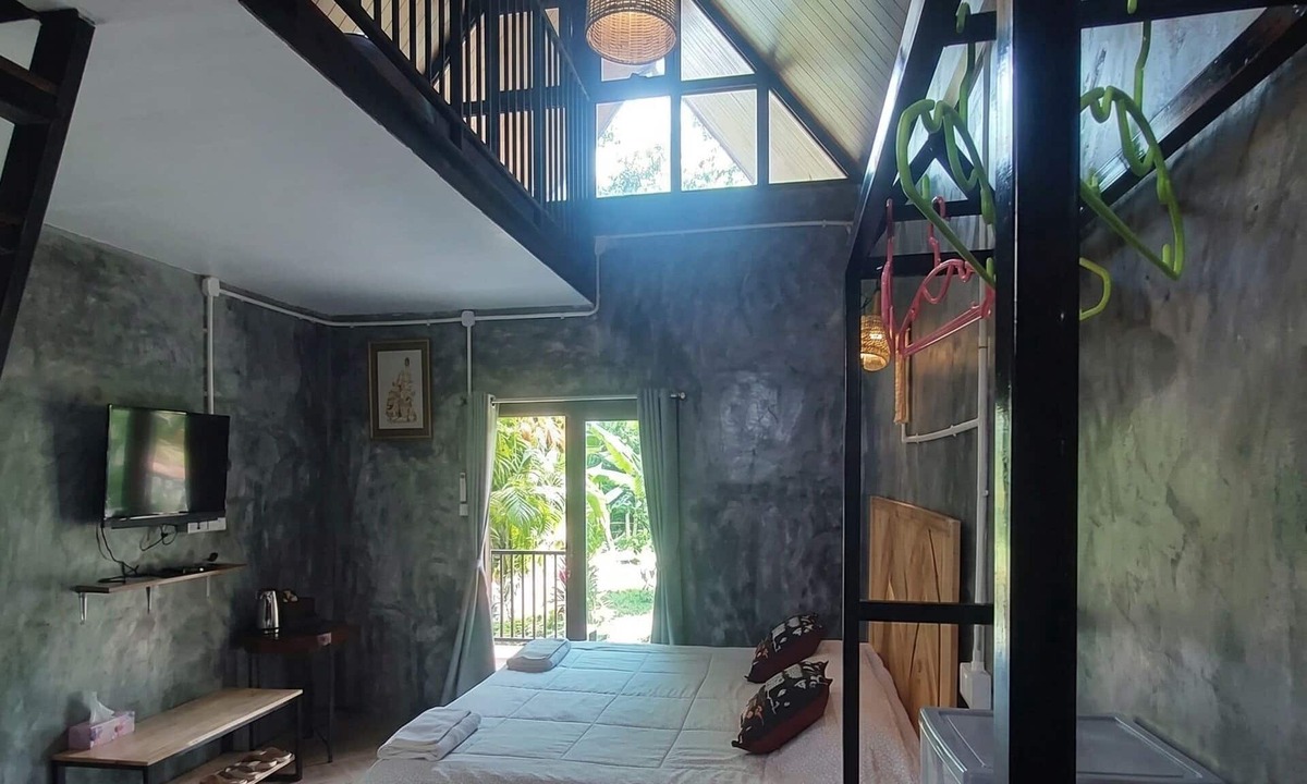 Khanong Phra Resort | Parichat House