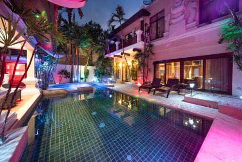 Na Chom Thian Villa | Pattaya Luxurious Gentlemans Club Pool Villa