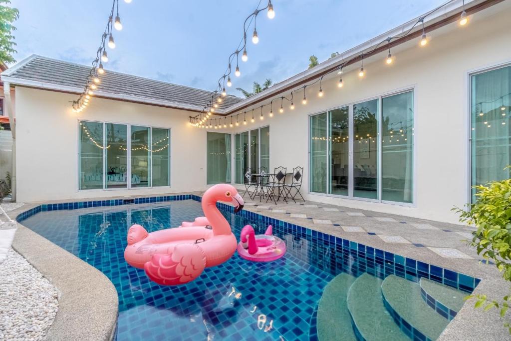 Nong Prue Villa | Peacock Pool Villa