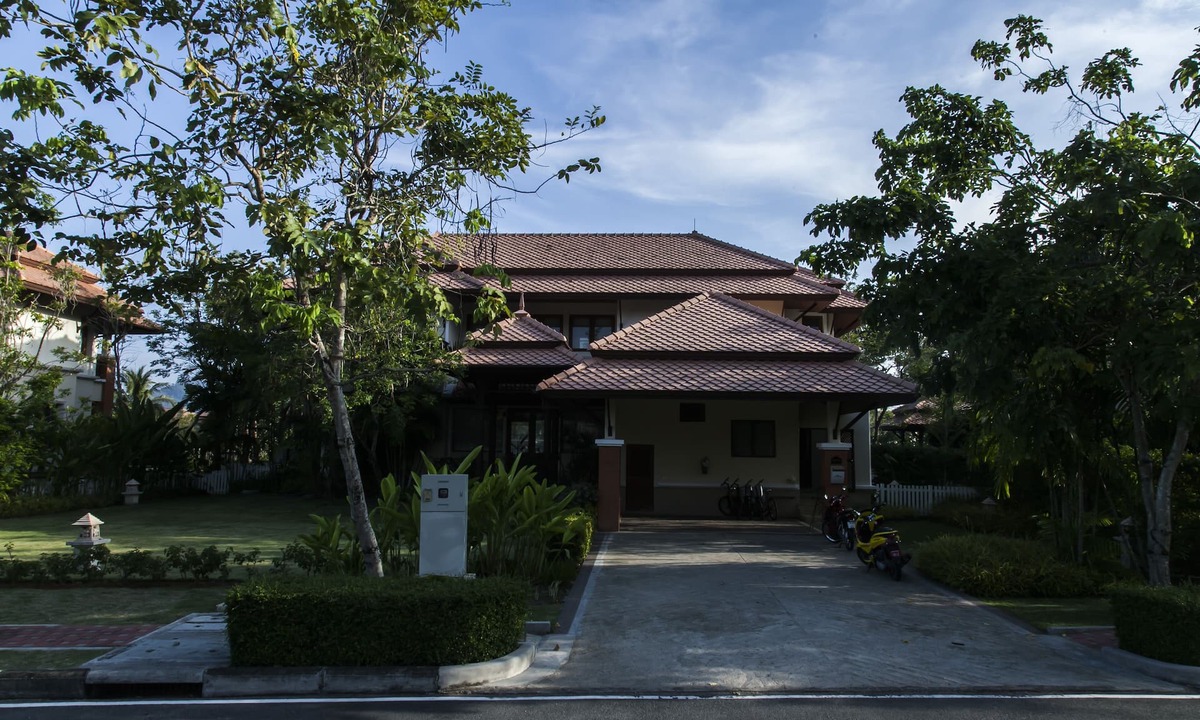 Choeng Thale Villa | Phuket private pool 4 bedrooms villa