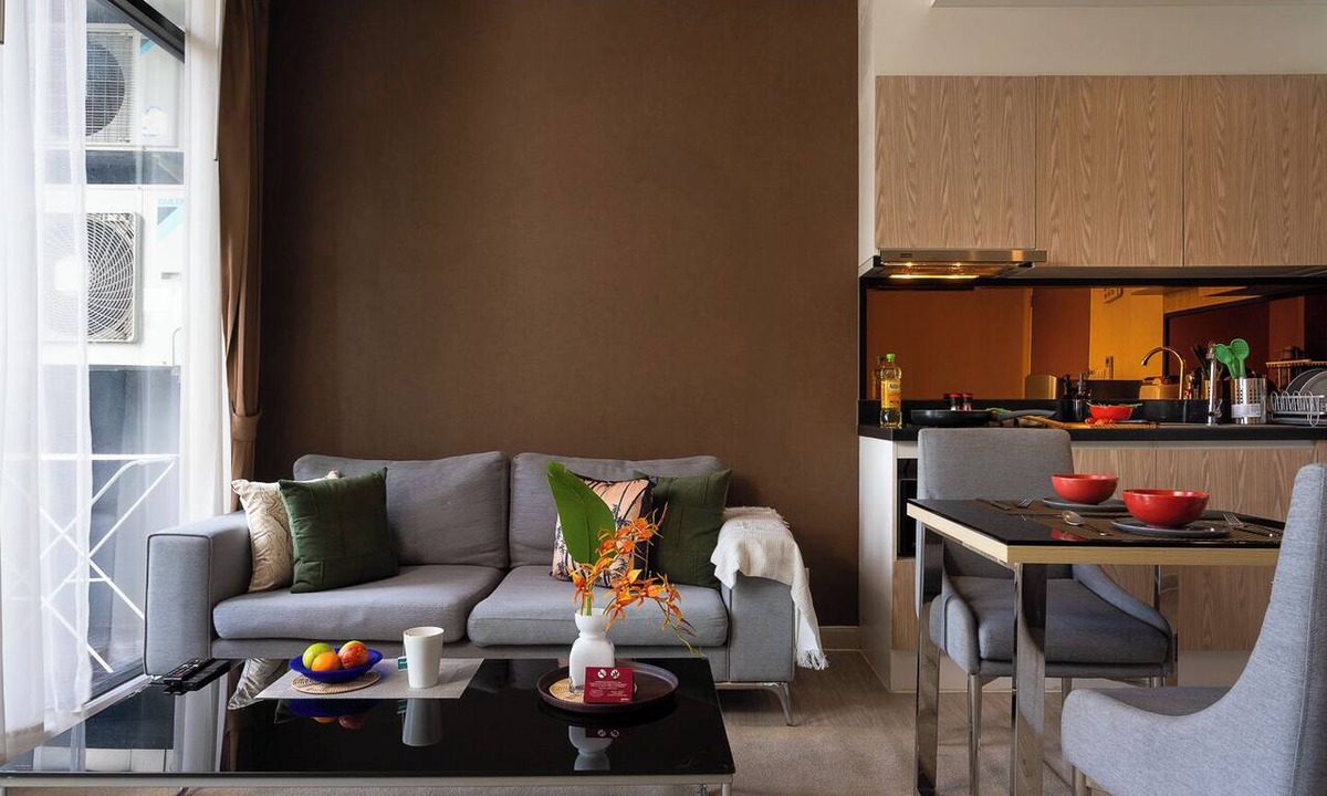 Khlong Tan Nuea Apartment | Pool/Gym Floor · Desk, Fast Wi-Fi, Balcony