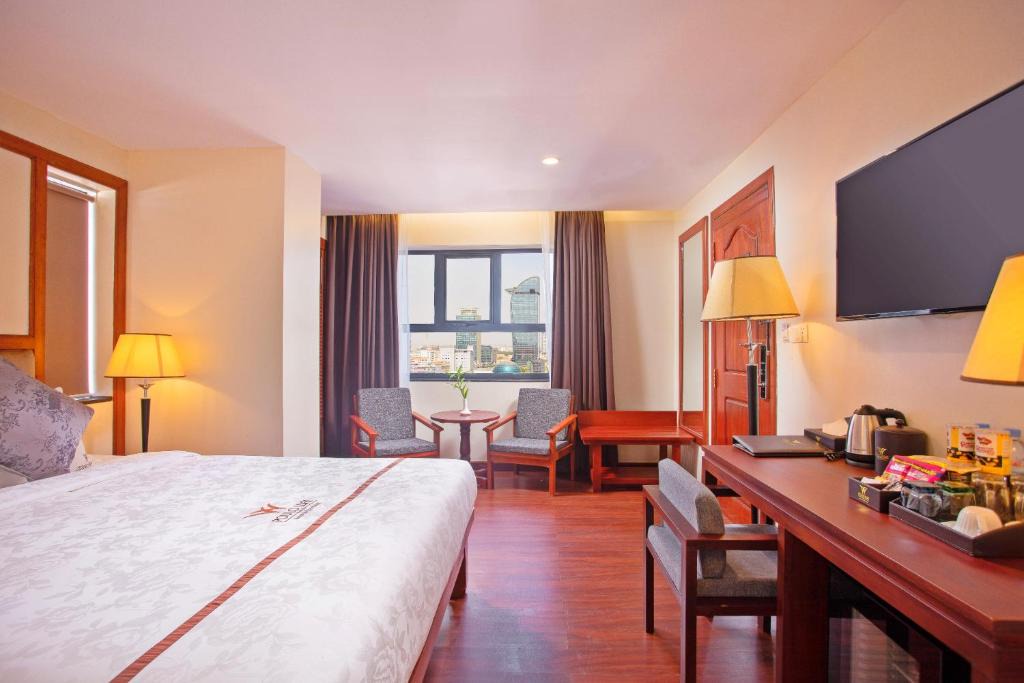 Phnom Penh City Centre Hotel | Poulo Wai Hotel, Trademark Collection by Wyndham