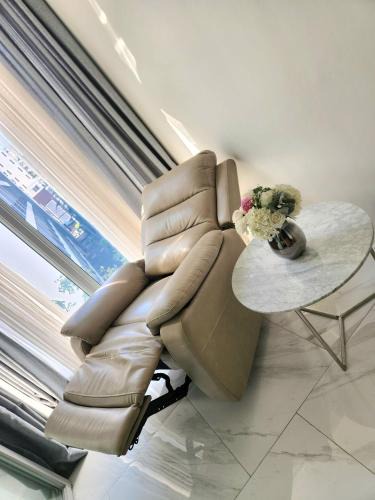 Khlong Toei Nuea Apartment | Prime 1BR in Sukhumvit 11 CentralStylishModern