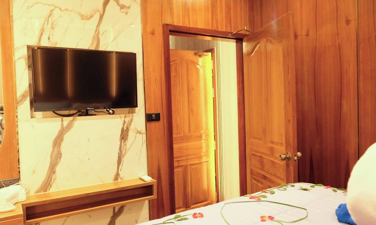 Patong Apartment | Private Jacuzzi Pool Suite near walking street