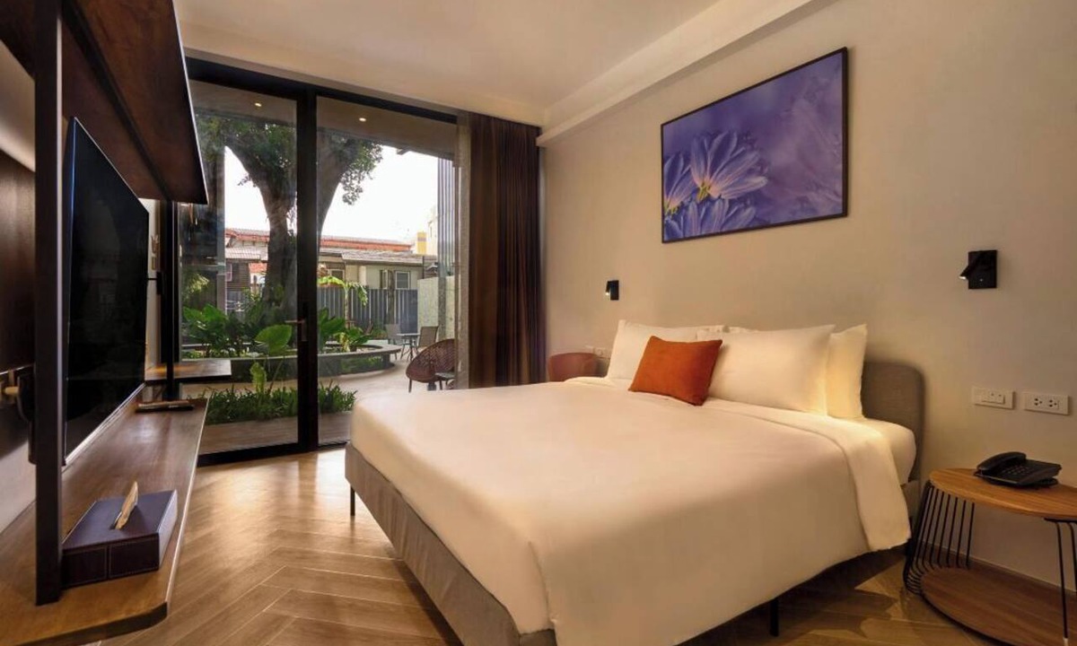 Wat Sam Phraya Hotel | Red Door