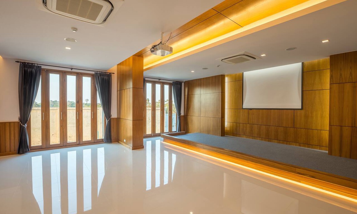 Thoeng Hotel | Sann View Hotel
