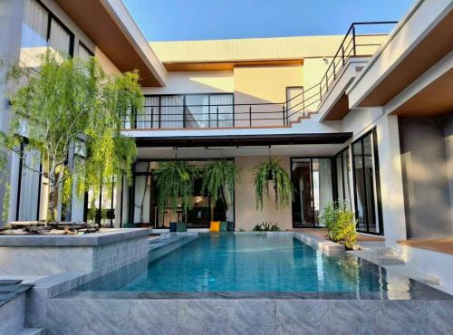 Khanong Phra Villa | Seraphia