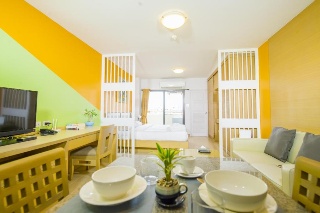 Ratchadaphisek Apartment | Sitara Place Serviced Apartment & Hotel