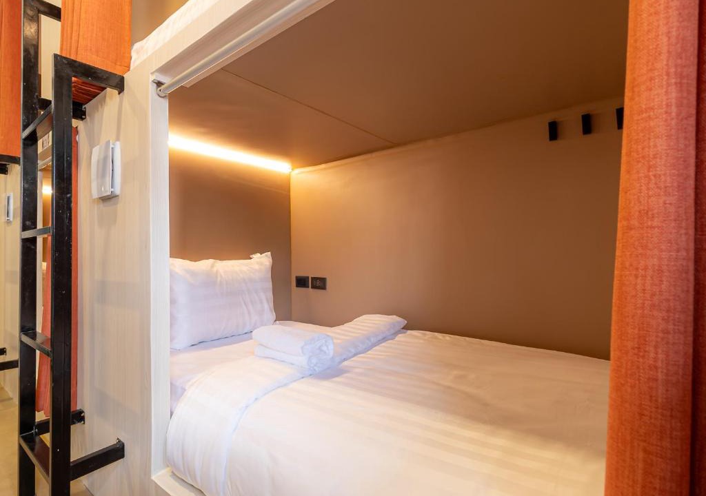 Talat Yot Hostel | Social Pod Khao San Hostel