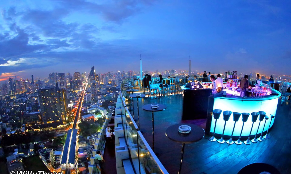 Bangkok Central Business District Condo | Spacious Luxury Condo: Rooftop pool, Gym & Garden @ BTS Phrom Phong