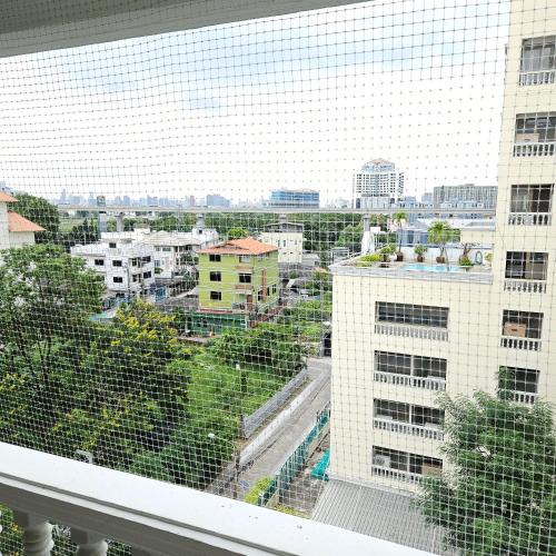 Hua Mak Apartment | Sri Close