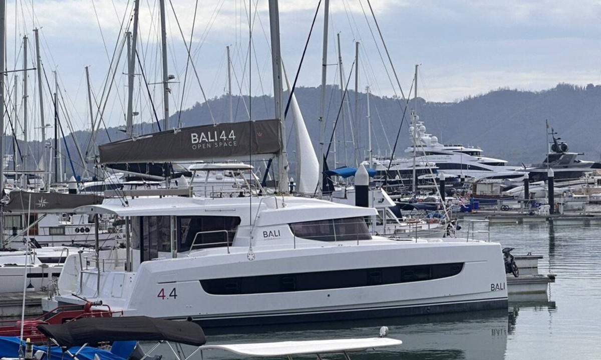 Ban Na Faek Boat Rental | Sun-Kissed Sailing Adventure in Phuket