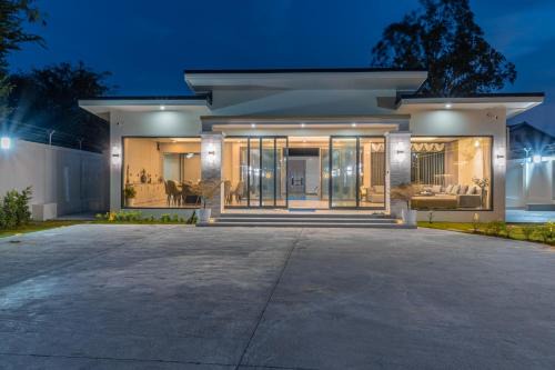 Huai Yai Villa | T M L-Hidden Manor Pool villa-6 bedrooms-Luxury KTV & Billiards - Private Party Paradise