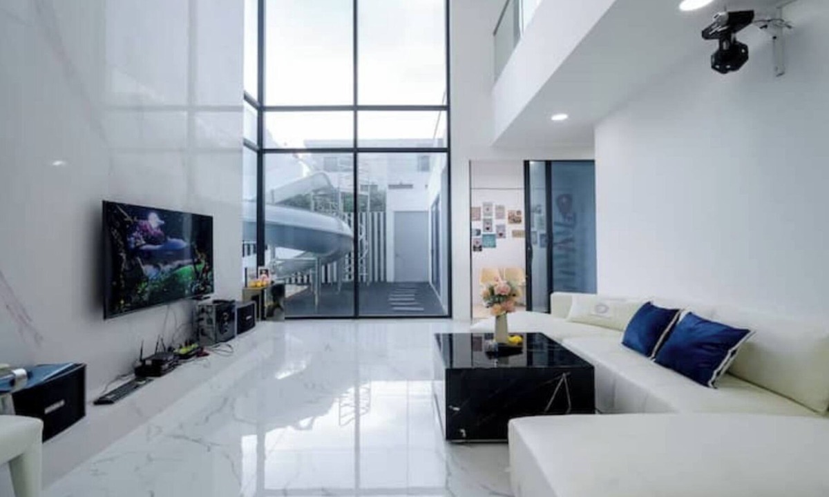 Central Pattaya Villa | TagVilla Palm Spring Villa in Pattaya -8 Bedroom