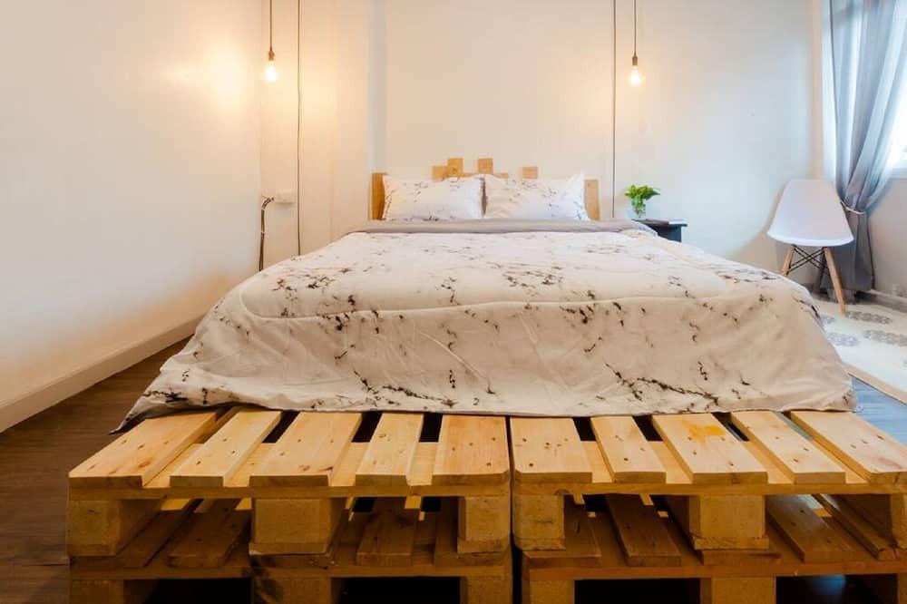 Wang Burapha Phirom Hotel | Double Room with good breakfast in BKK