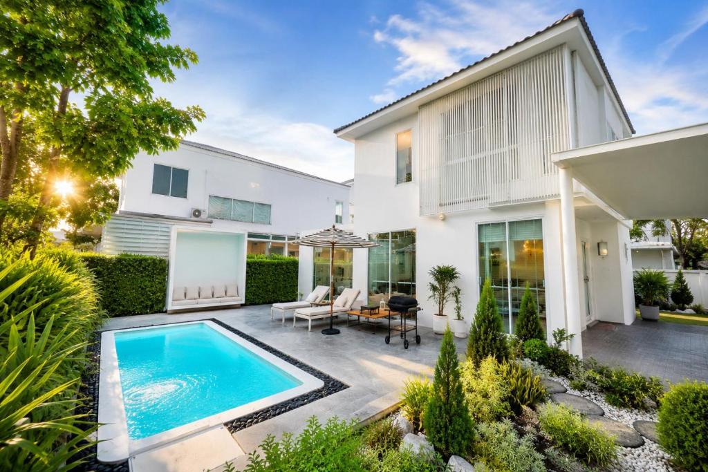 Saphan Sung Villa | THE RUX Pool Villa S14