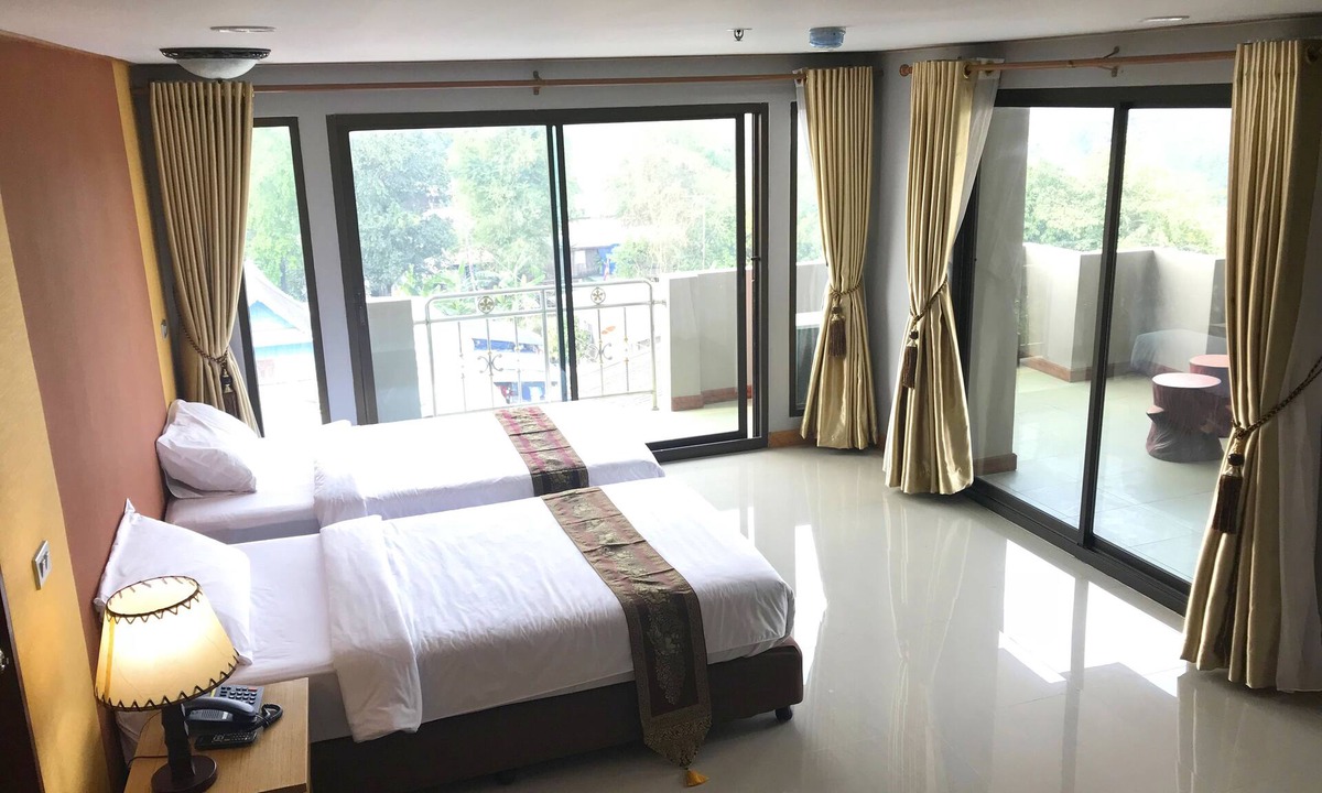 Nakhon Luang Hotel | Toh Buk Seng Riverside