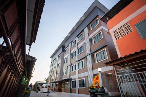 Khlong Song Ton Nun Apartment | TP Residence เคหะร่มเกล้า