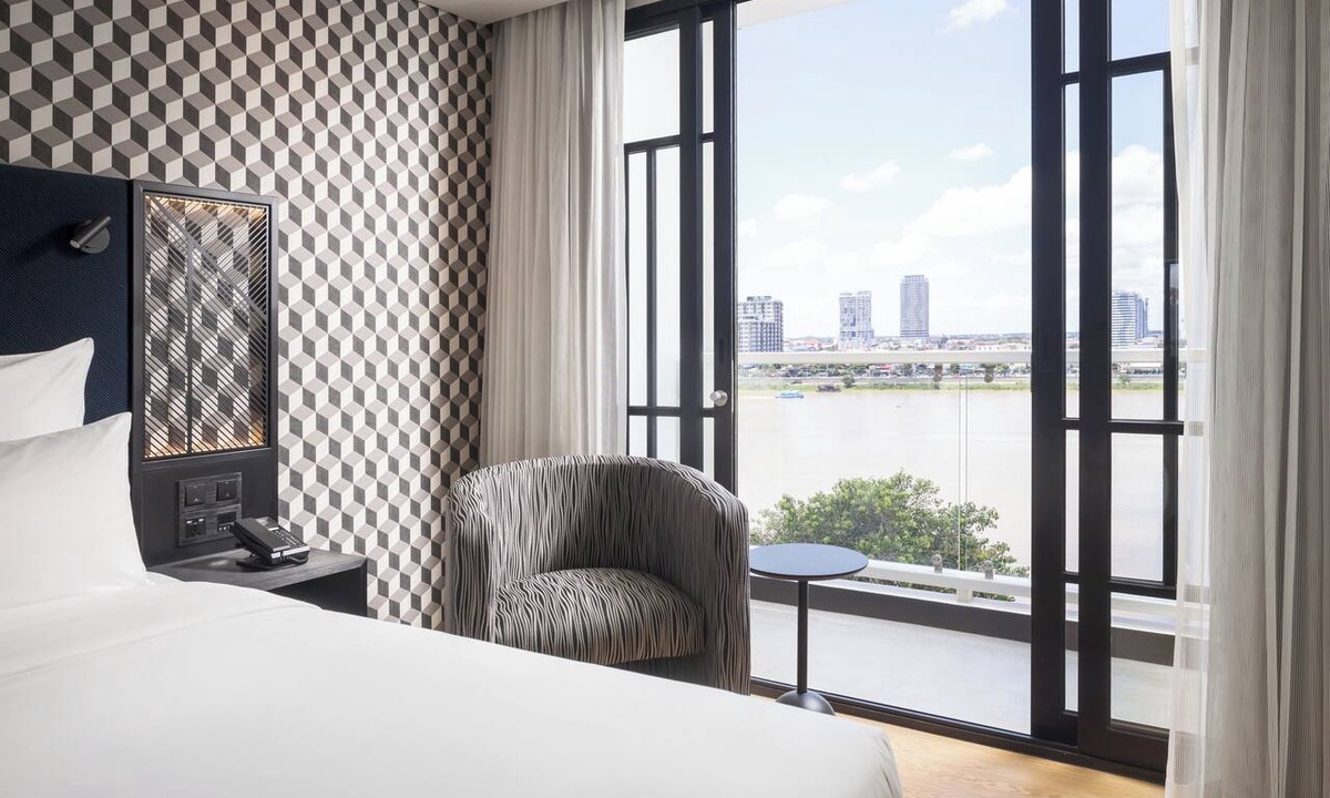Daun Penh Hotel | TRIBE Phnom Penh Post Office Square