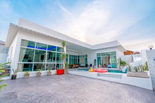 Huai Yai Villa | Vartika Poolvilla Pattaya
