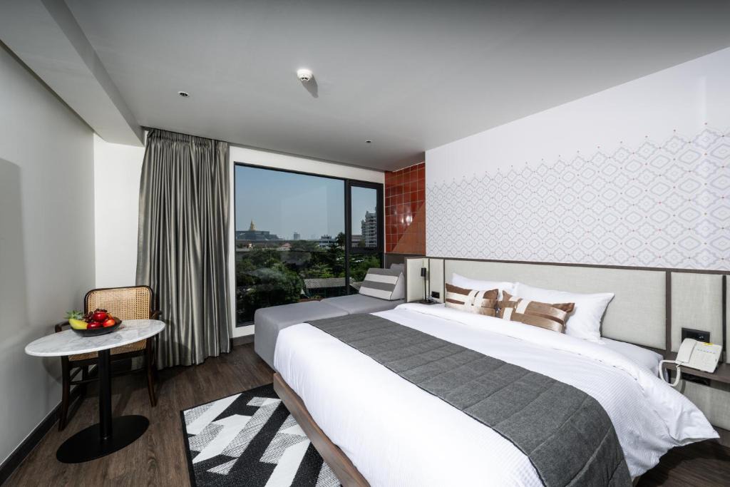 Bang Phlat Hotel | WE HOTEL RIVERFRONT