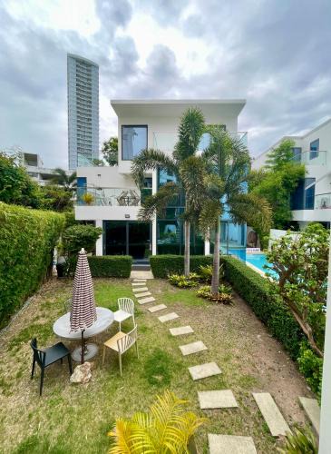 South Pattaya Villa | Youth Journey Six-Bedroom Pool Villa