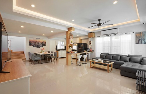 South Pattaya Villa | Gala Express l Private 4 Bedrooms Pool Villa l 10 mins to Walking St.