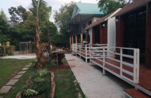 Nong Khai Ski Chalet | บ้านวสุธันย์ฟูจิมินิมอล