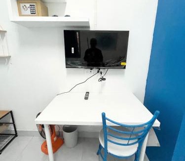 Chan Kasem Apartment | 107 Budget Room Utilities Balcony in Ratchada