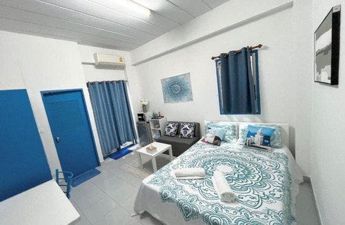 Chan Kasem Apartment | 107 Budget Room Utilities Balcony in Ratchada