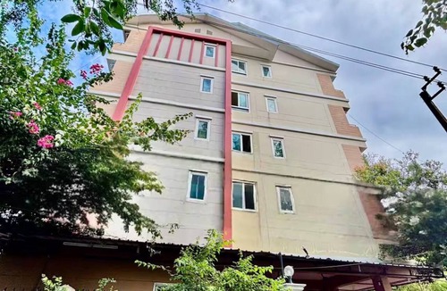 Chan Kasem Apartment | 205 budget room Wi-Fi & utilities Bangkok’s center