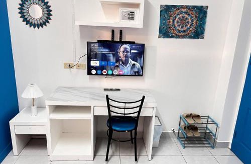 Chan Kasem Apartment | 205 budget room Wi-Fi utilities Bangkoks center