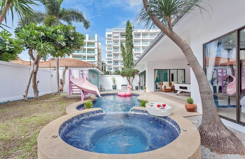 Pratumnak Hill House | 3-bedroom house in awesome Pattaya City with AC comfort