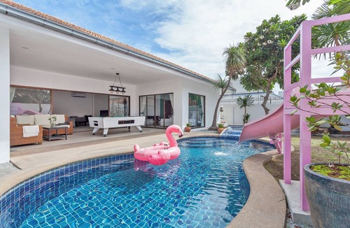 Pratumnak Hill House | 3-bedroom house in awesome Pattaya City with AC comfort
