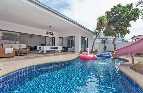 Pratumnak Hill House | 3-bedroom house in awesome Pattaya City with AC comfort