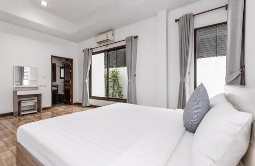 Nanai Road Villa | 3 BR Pool Villa Aroonpat in center of Patong