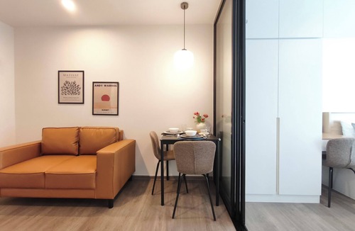 Bangkok Yai Condo | 3 mins walk BTS Minimalist 1BR Fast Wifi