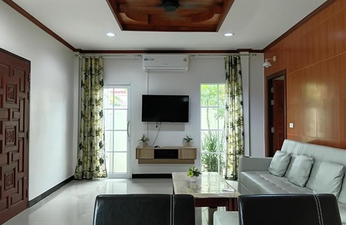 Choeng Thale Villa | 3BR Villa near Boat Avenue Laguna beach