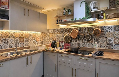 Huai Khwang House | 4-bedroom Spanish Hacienda 10 mins MRT Huaykwang/JODD Fair/RCA