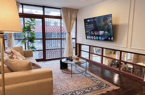 Huai Khwang House | 4-bedroom Spanish Hacienda 10 mins MRT Huaykwang/JODD Fair/RCA