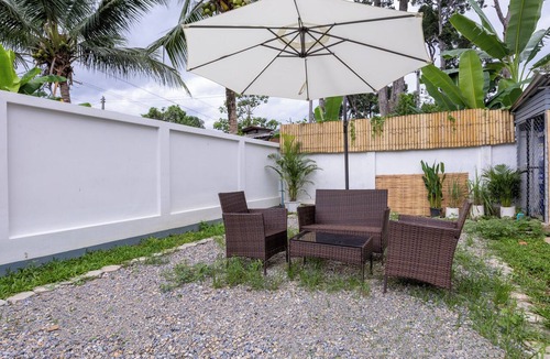Nong Phueng House | 4BR Family Home Garden & Sala Sleeps 9 Near Airport