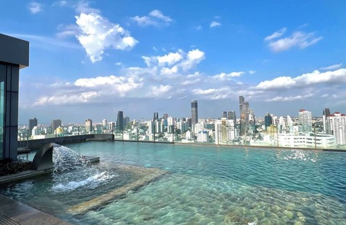Thonglor Condo | 5 min Metro| KingBed | Kitchen full | Netflix WiFi