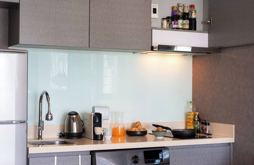 Sukhumvit Condo | 5 Min to Metro, Washer & Dryer, Essentials, Gym