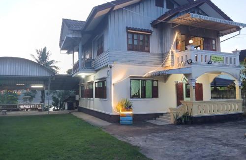 Bokeo Province Hostel | 5 Minutes to slow boat pier hostel