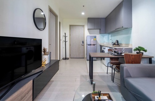 Sukhumvit Apartment | 5 Star Sukhumvit 1BR apt Pool, Gym, Sauna Thong lo