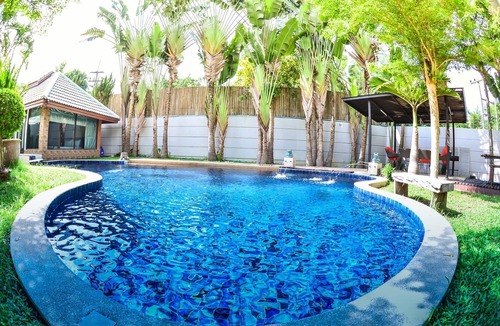 Na Chom Thian Villa | 8 Beds Tawanron Villa with private pool.
