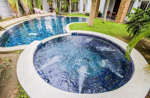Na Chom Thian Villa | 8 Beds Tawanron Villa with private pool.