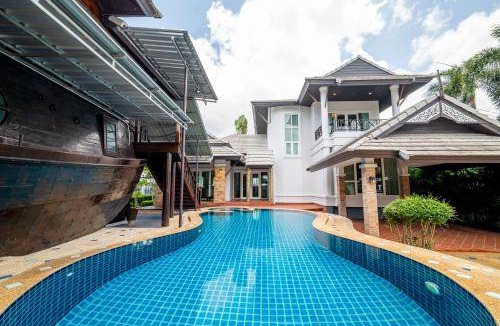 Nong Pla Lai Villa | 900 m² Villa ∙ 4 bedrooms ∙ 16 guests